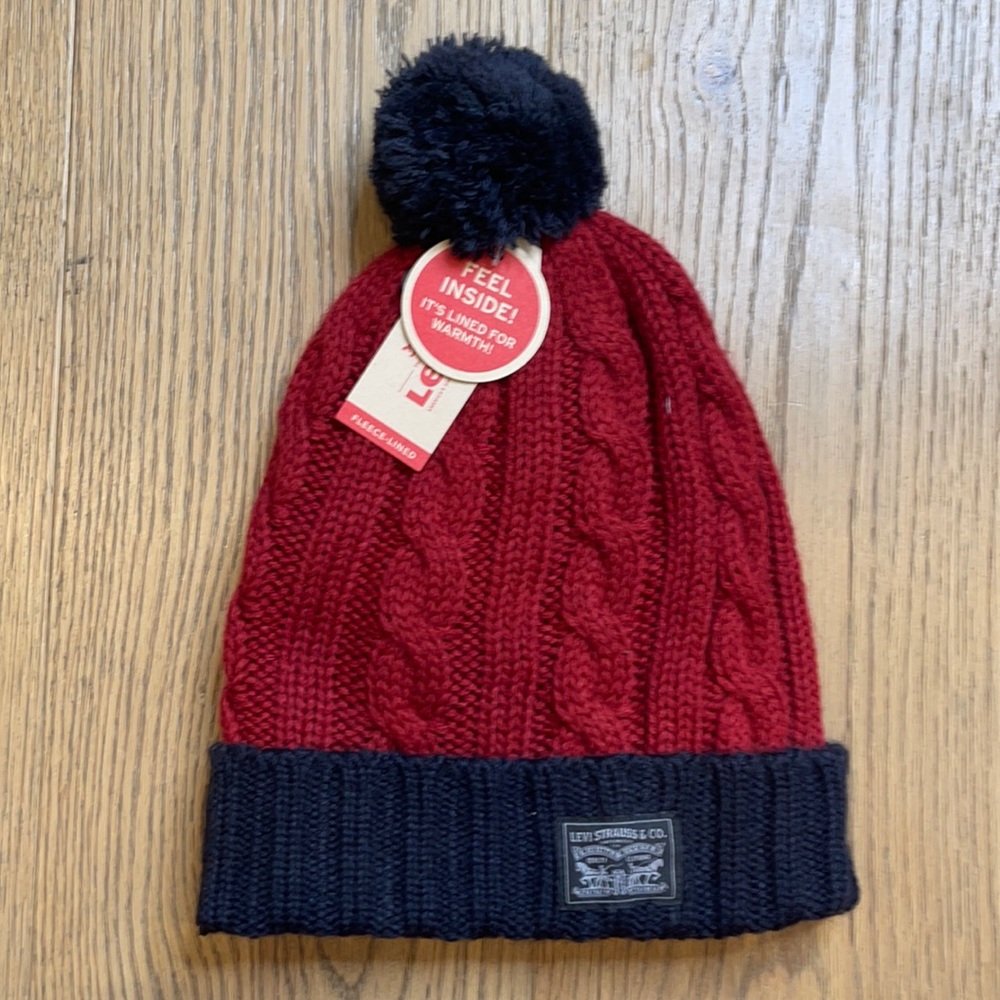 Levi’s NWT Navy Red Fleece Lined Beanie